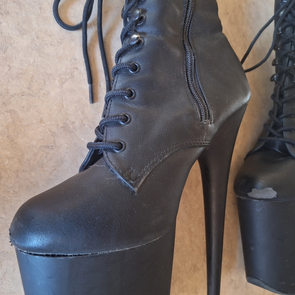 Elegant Black Platform Heels - Picture 3 of 5